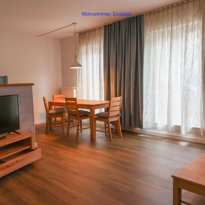Freundliche Wohnung Mit Parkplatz Und Terrasse Neubrandenburg Luaran gambar