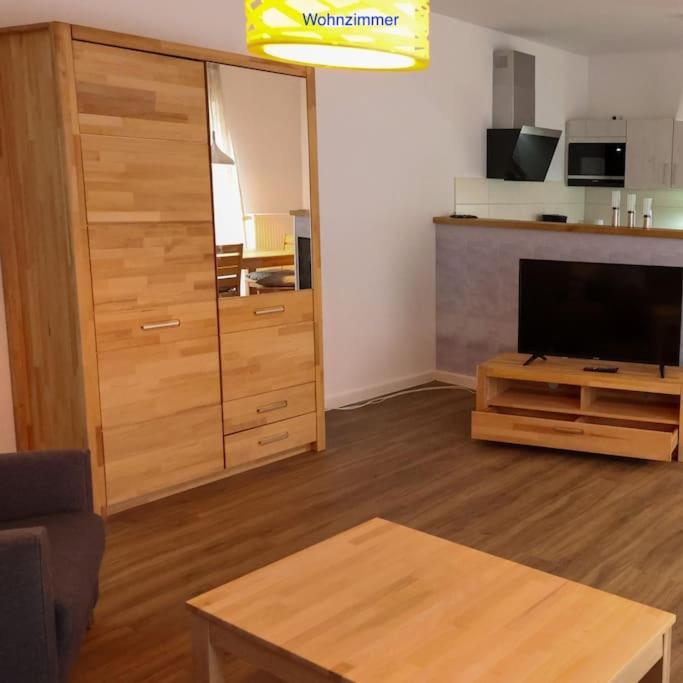Freundliche Wohnung Mit Parkplatz Und Terrasse Neubrandenburg Luaran gambar